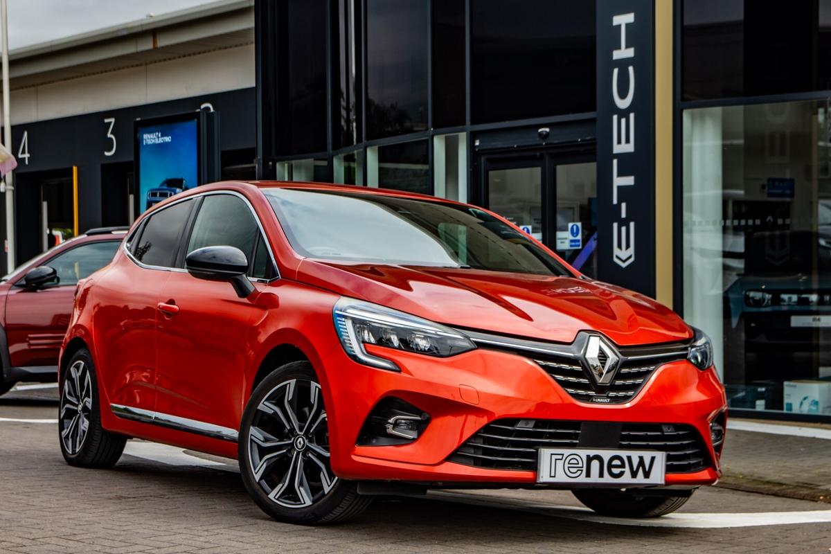 Main listing image - Renault Clio
