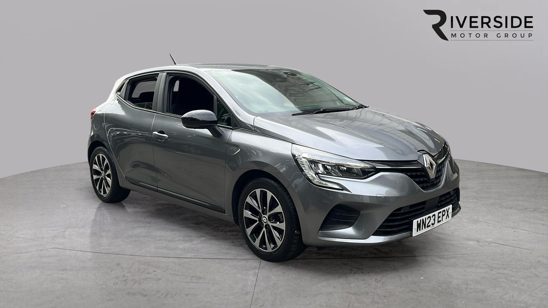 Main listing image - Renault Clio