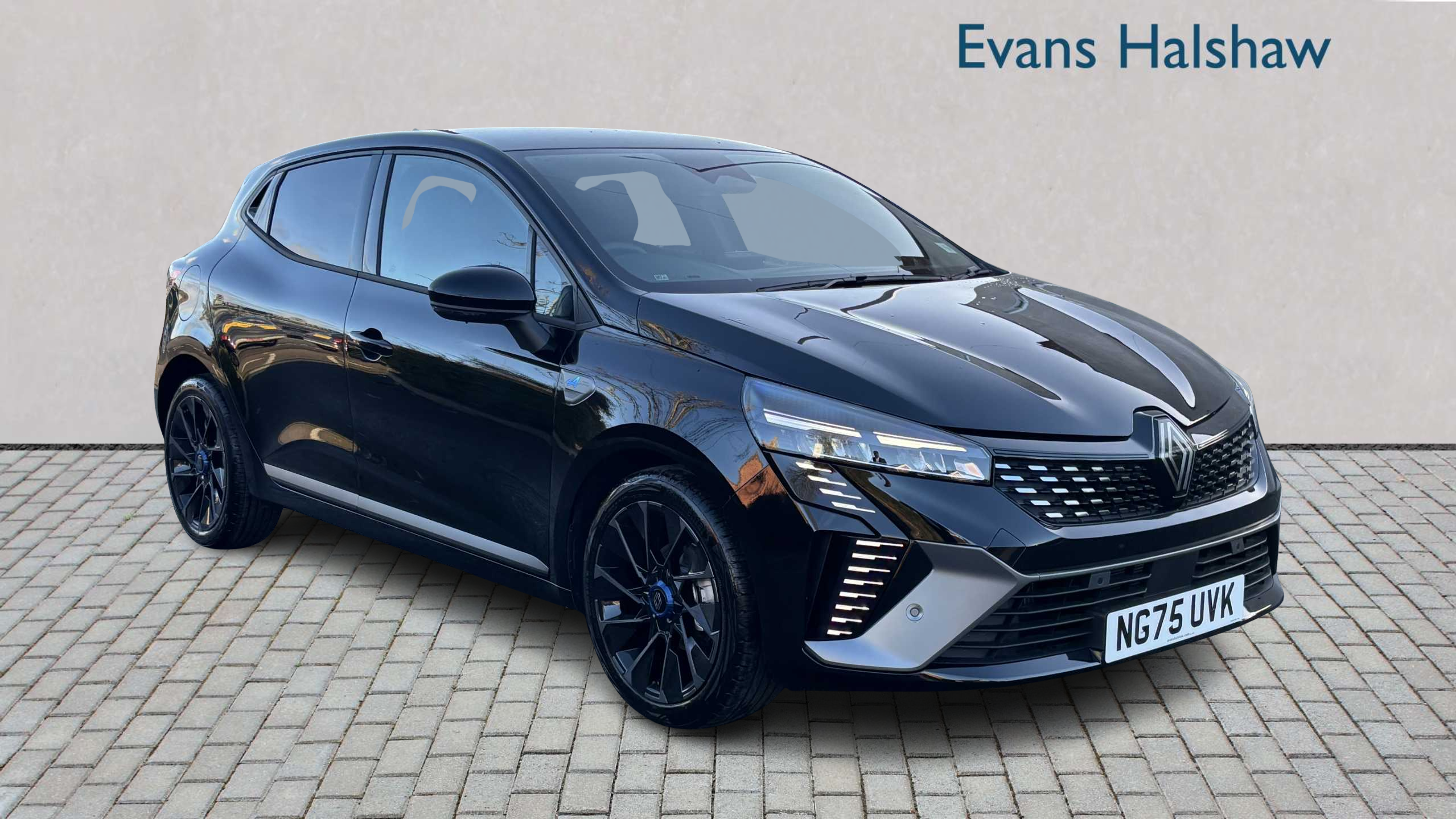 Main listing image - Renault Clio