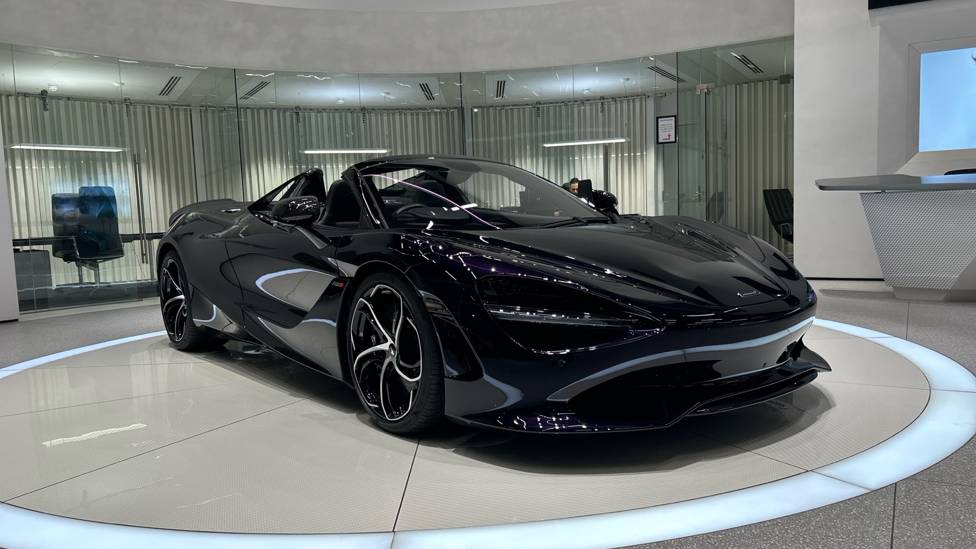 Main listing image - McLaren 750