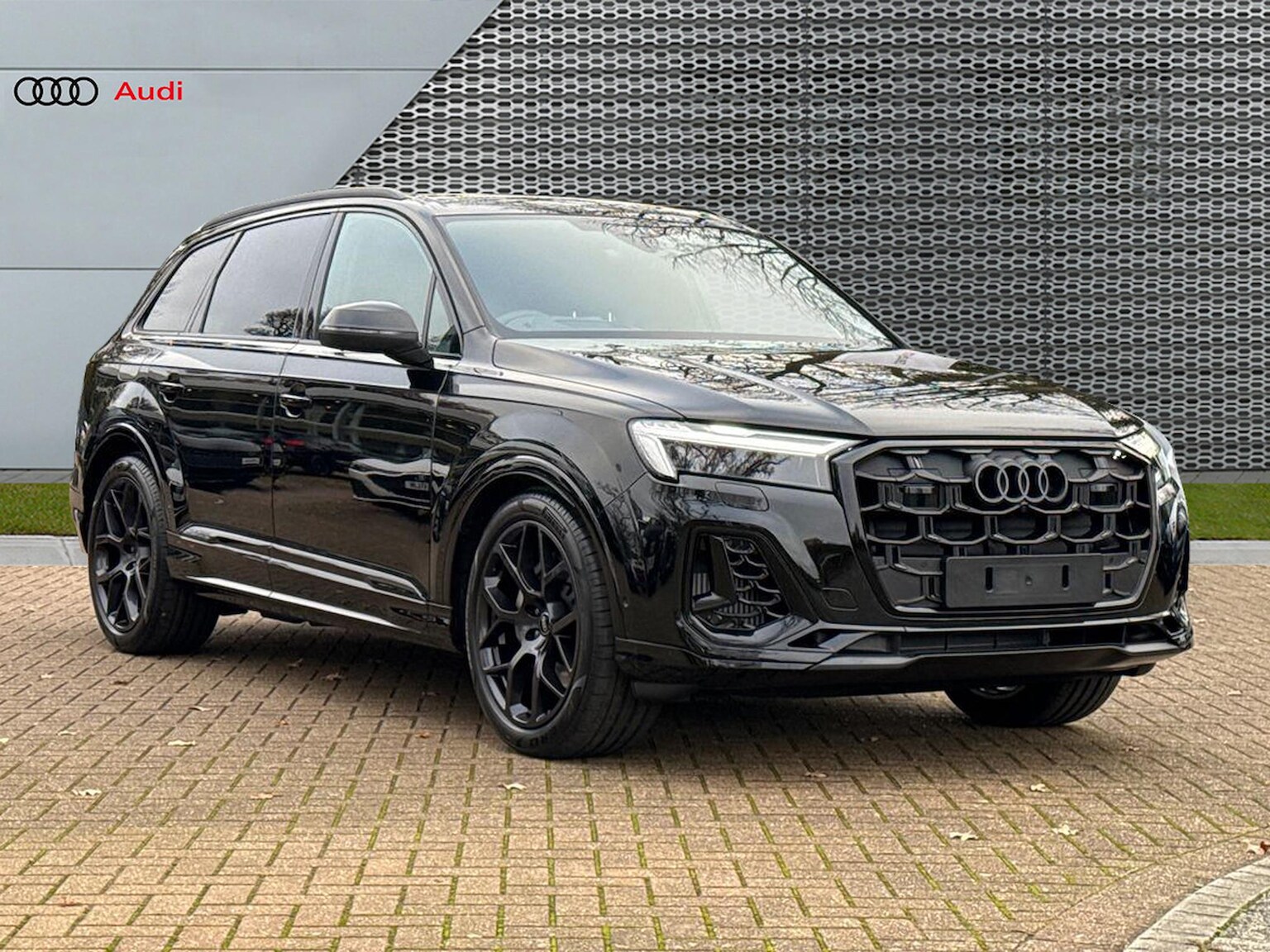 Main listing image - Audi Q7