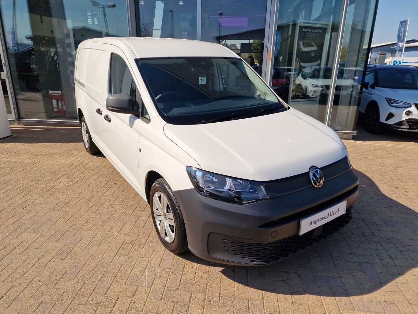 Main listing image - Volkswagen Caddy Maxi