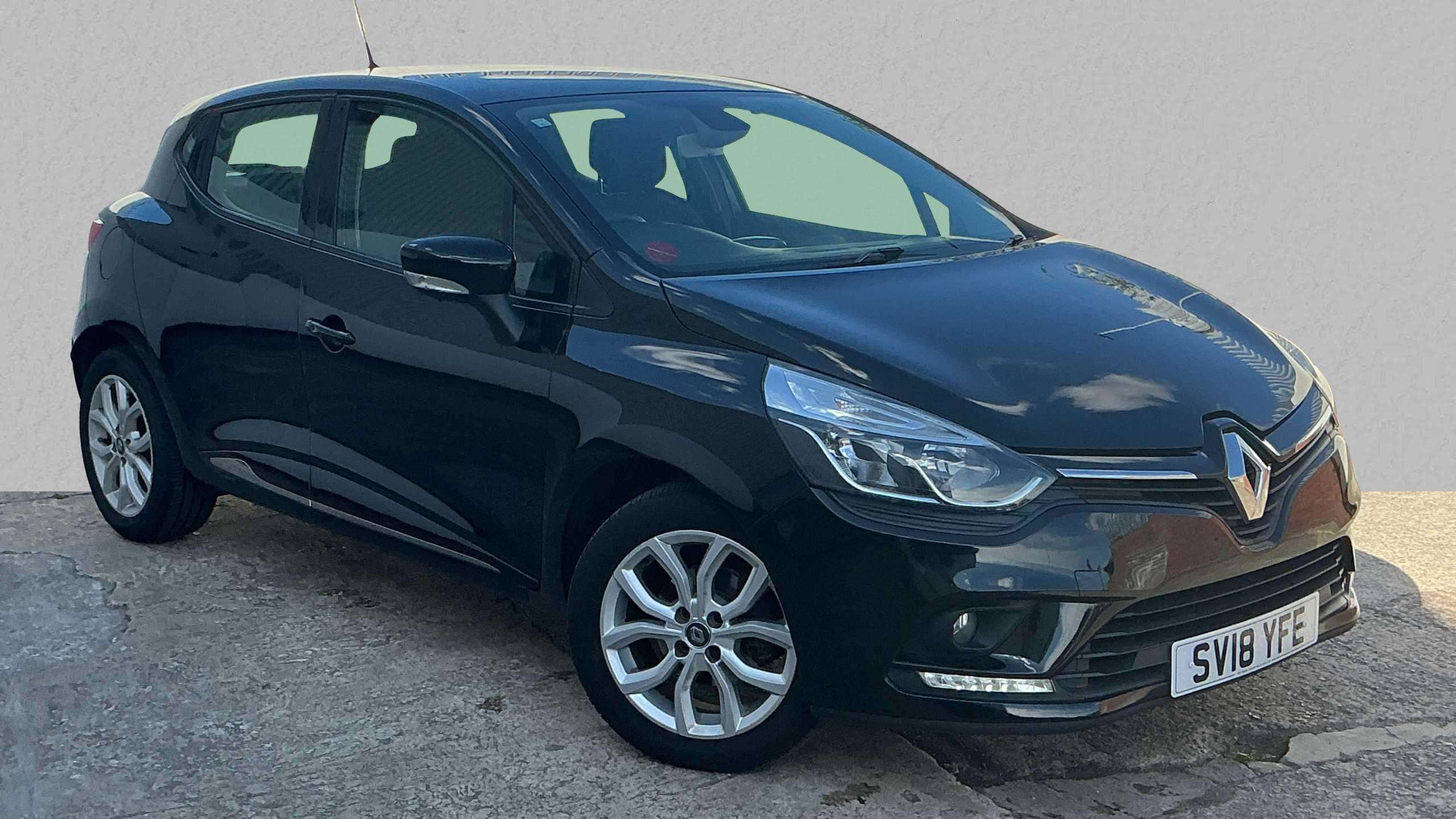 Main listing image - Renault Clio