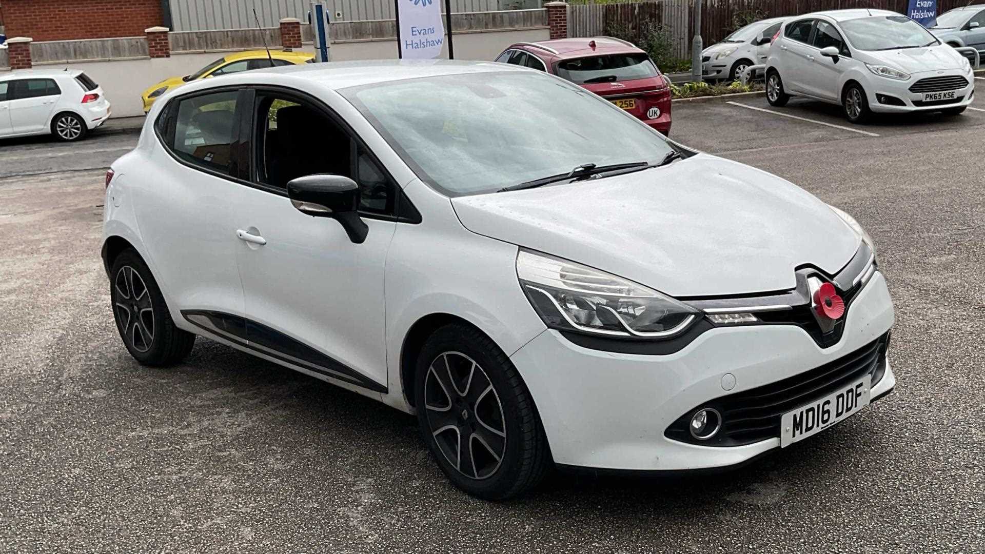 Main listing image - Renault Clio