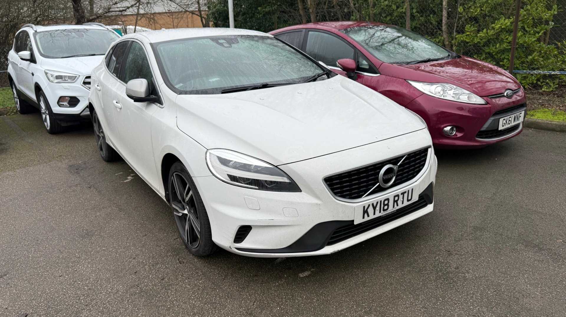 Main listing image - Volvo V40