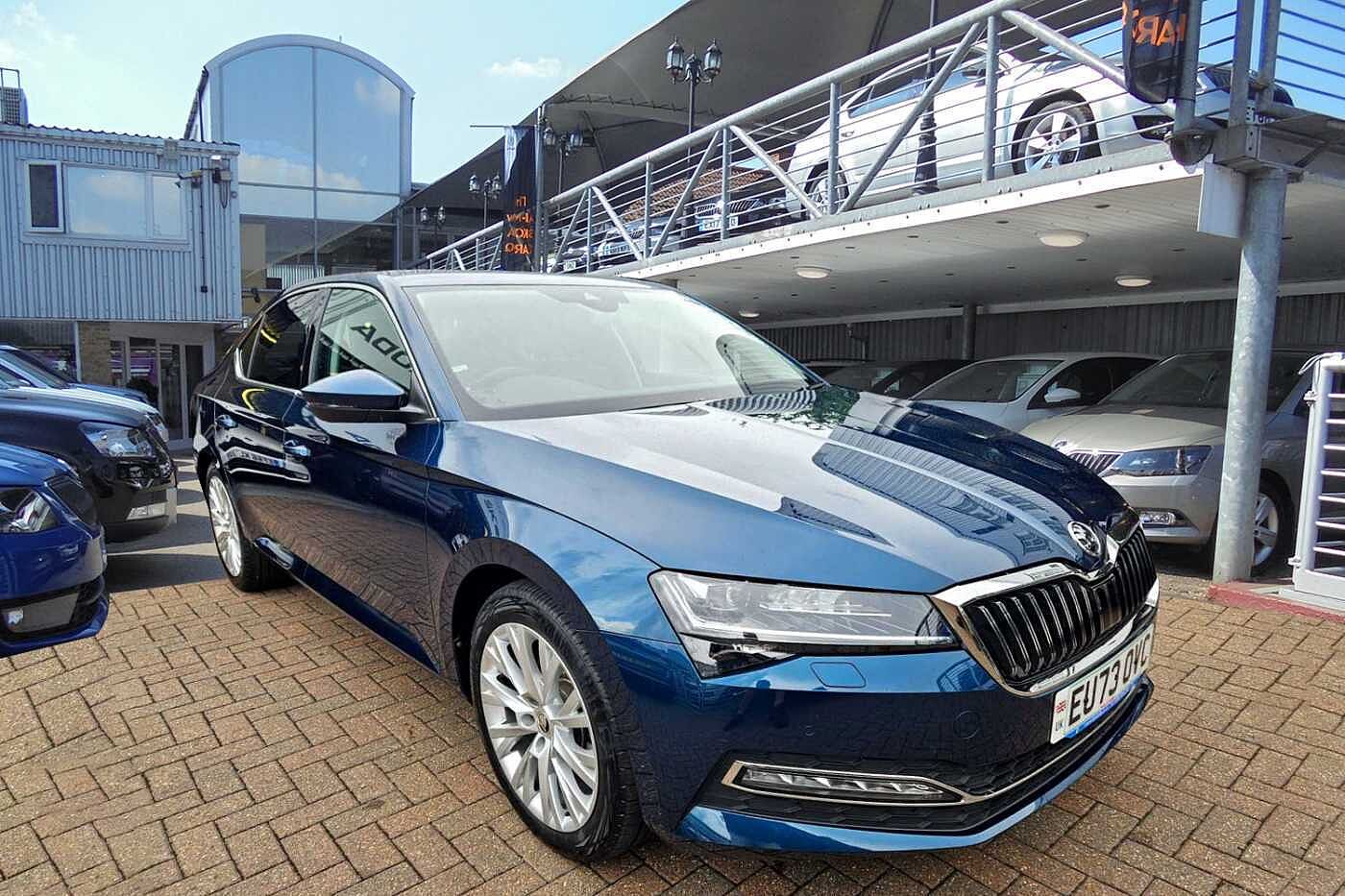 Main listing image - Skoda Superb