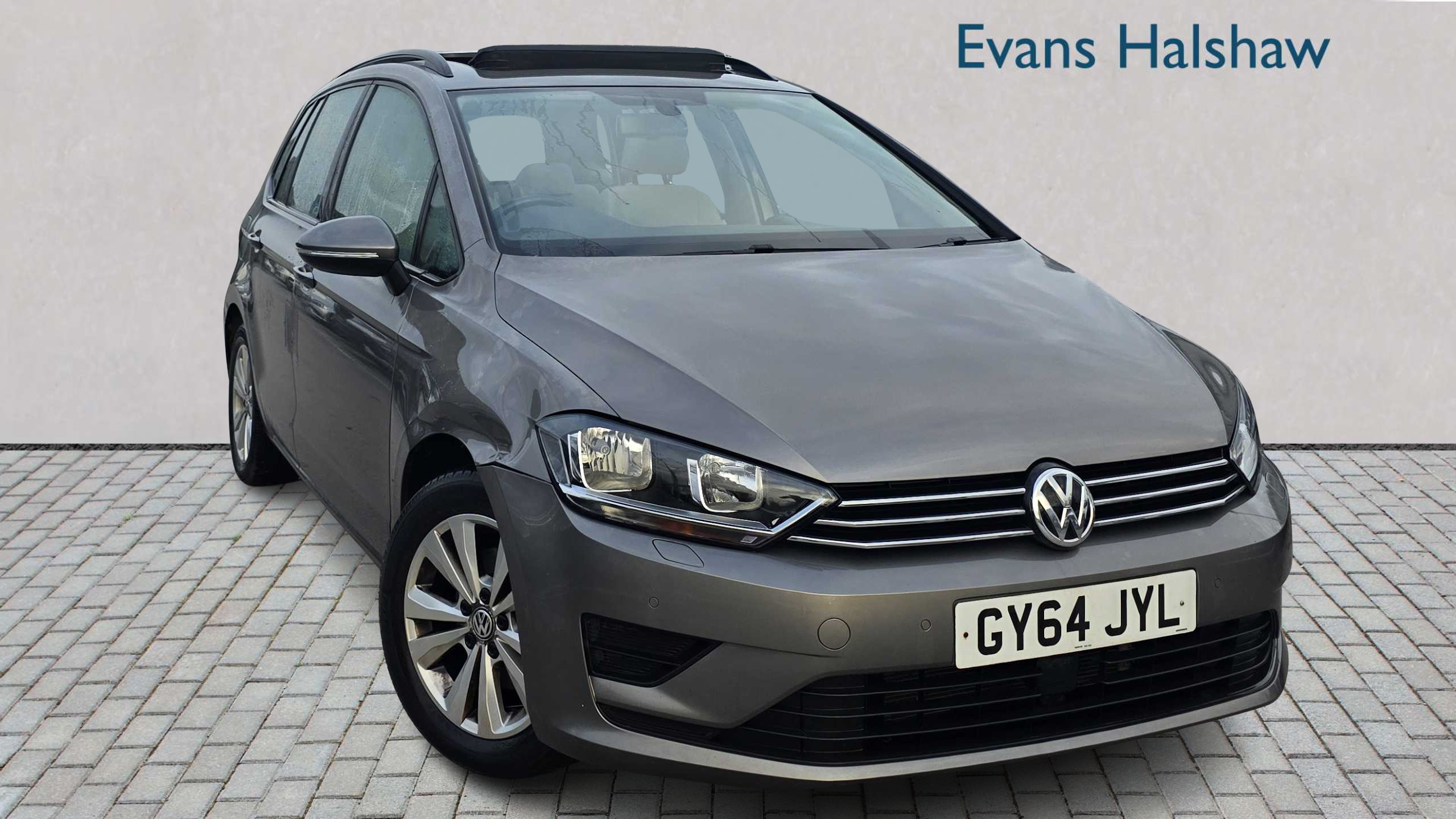 Main listing image - Volkswagen Golf SV