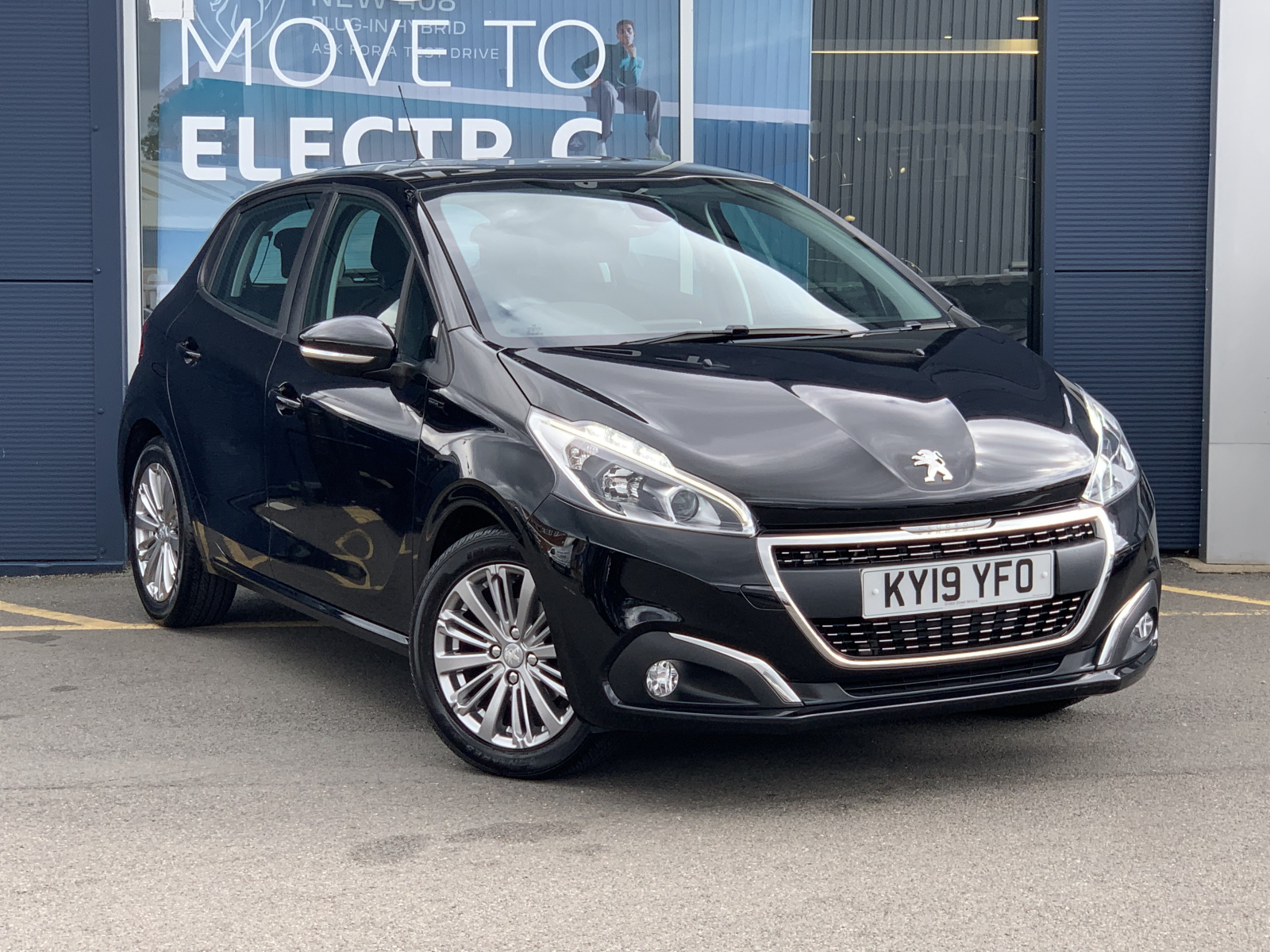 Main listing image - Peugeot 208