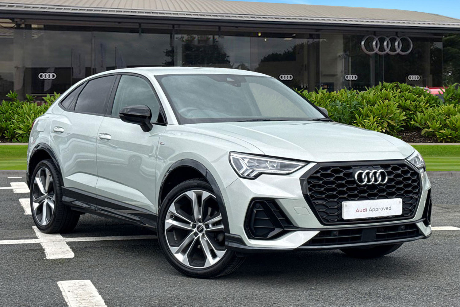 Main listing image - Audi Q3