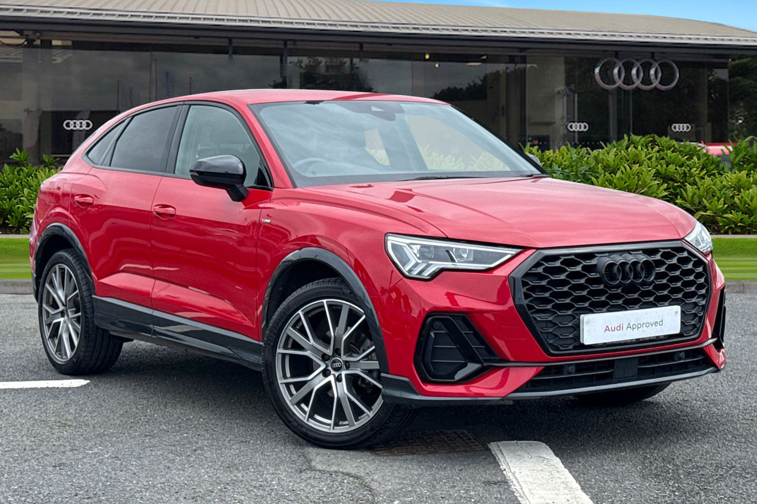Main listing image - Audi Q3