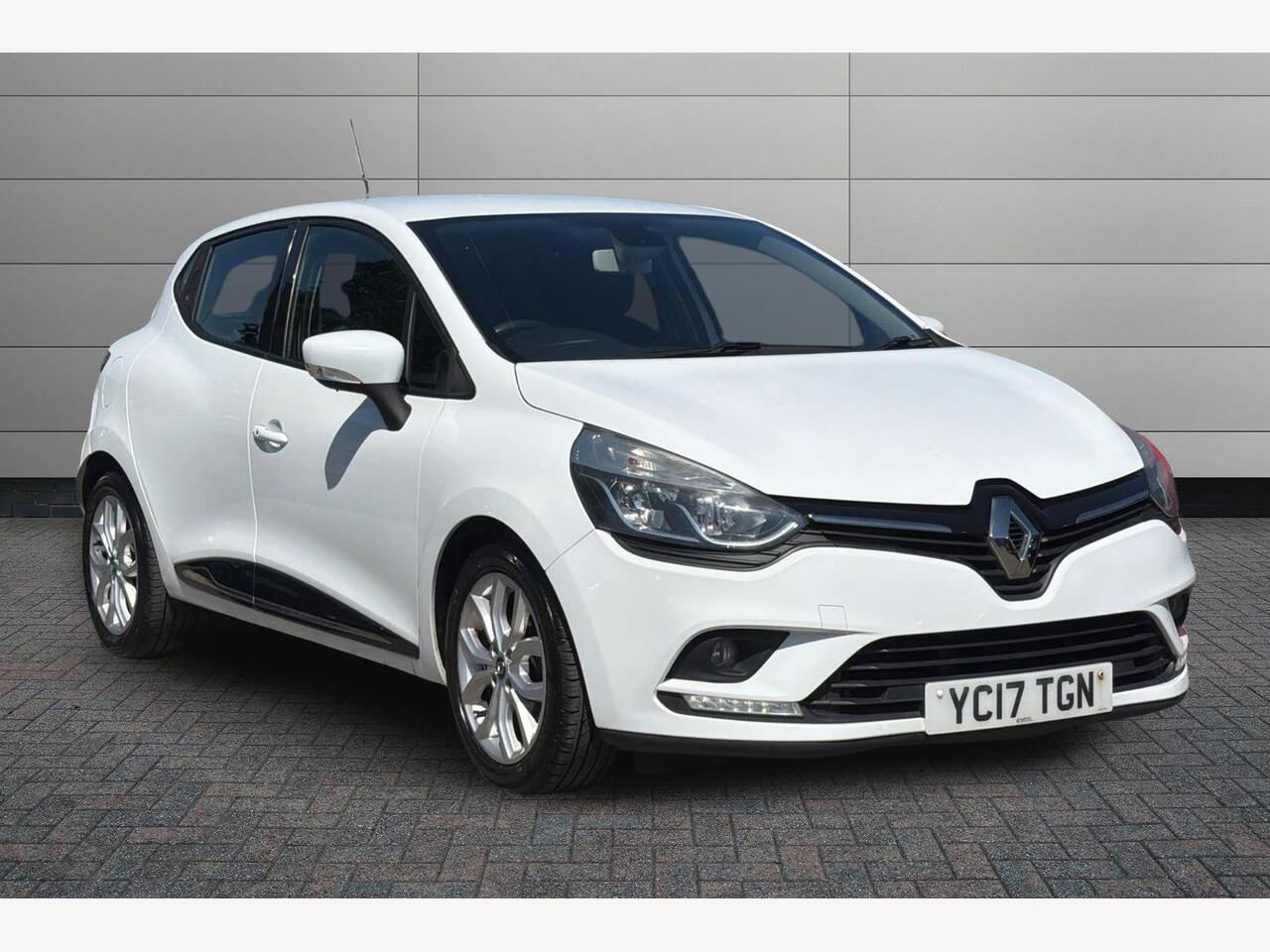 Main listing image - Renault Clio