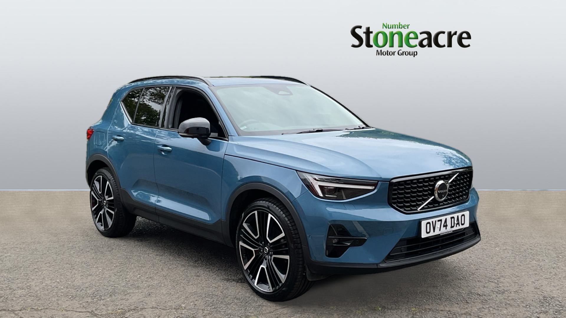 Main listing image - Volvo XC40