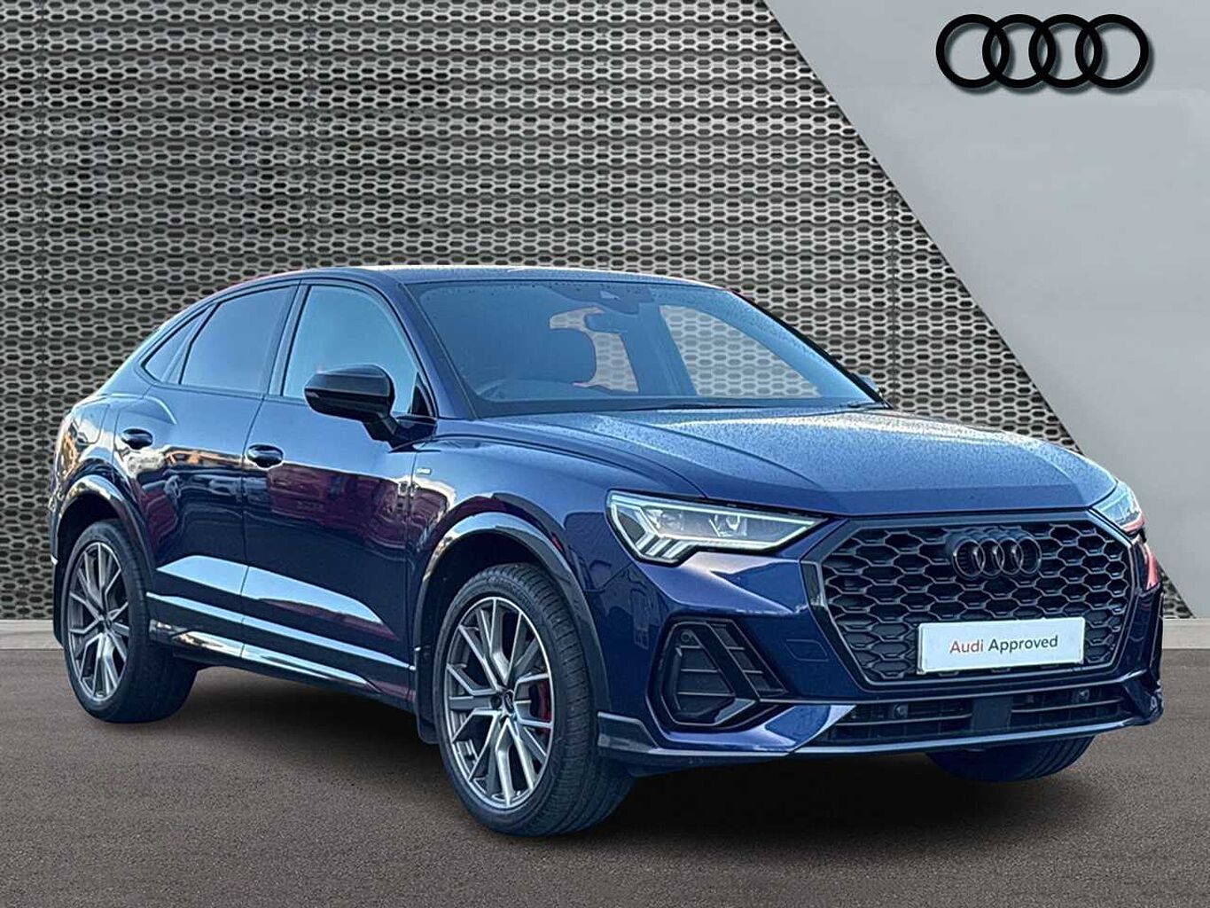 Main listing image - Audi Q3