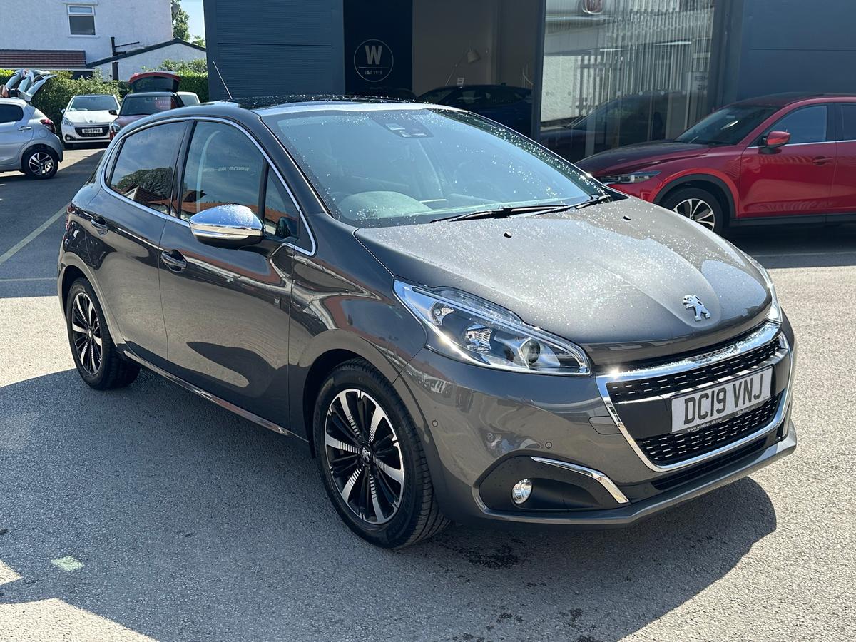 Main listing image - Peugeot 208