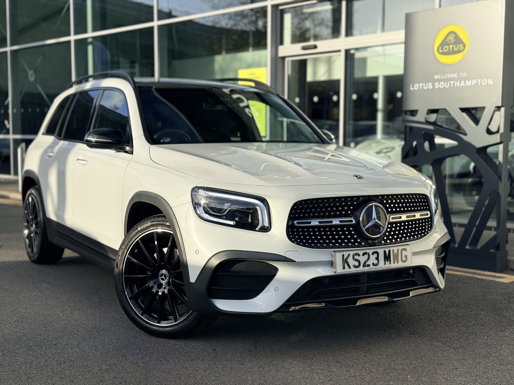 Main listing image - Mercedes-Benz GLB