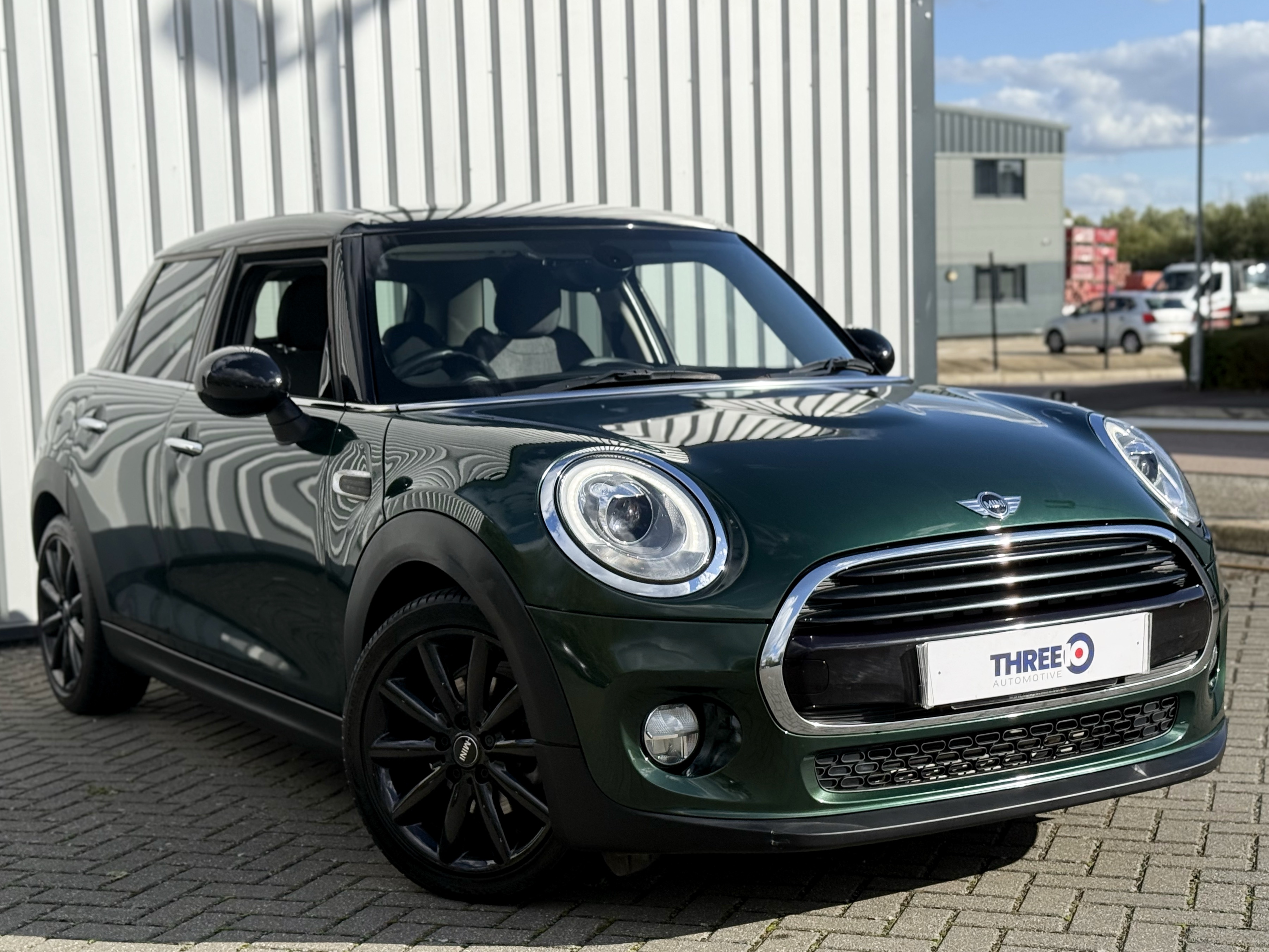 Main listing image - MINI Hatchback