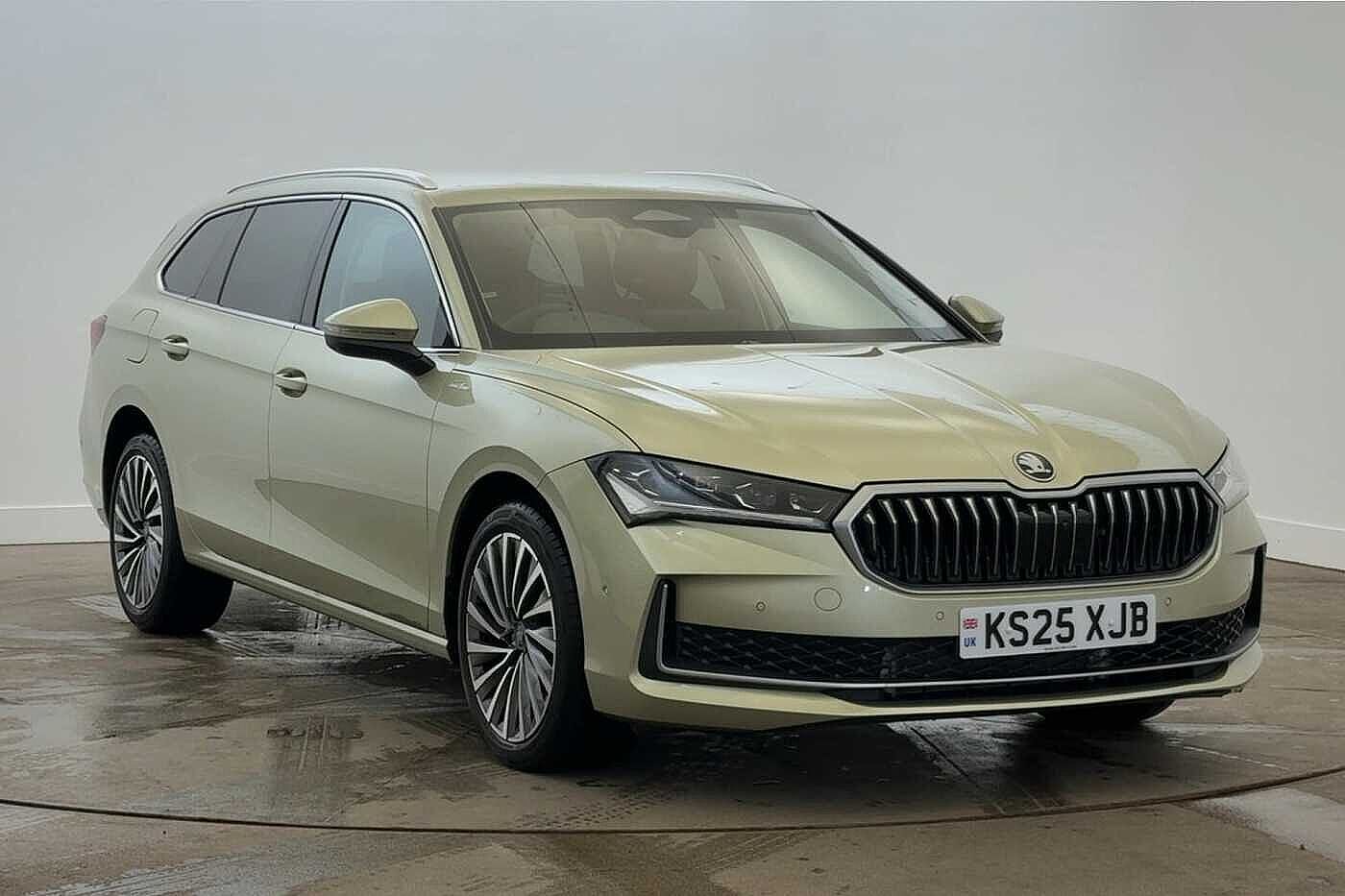 Main listing image - Skoda Superb Estate