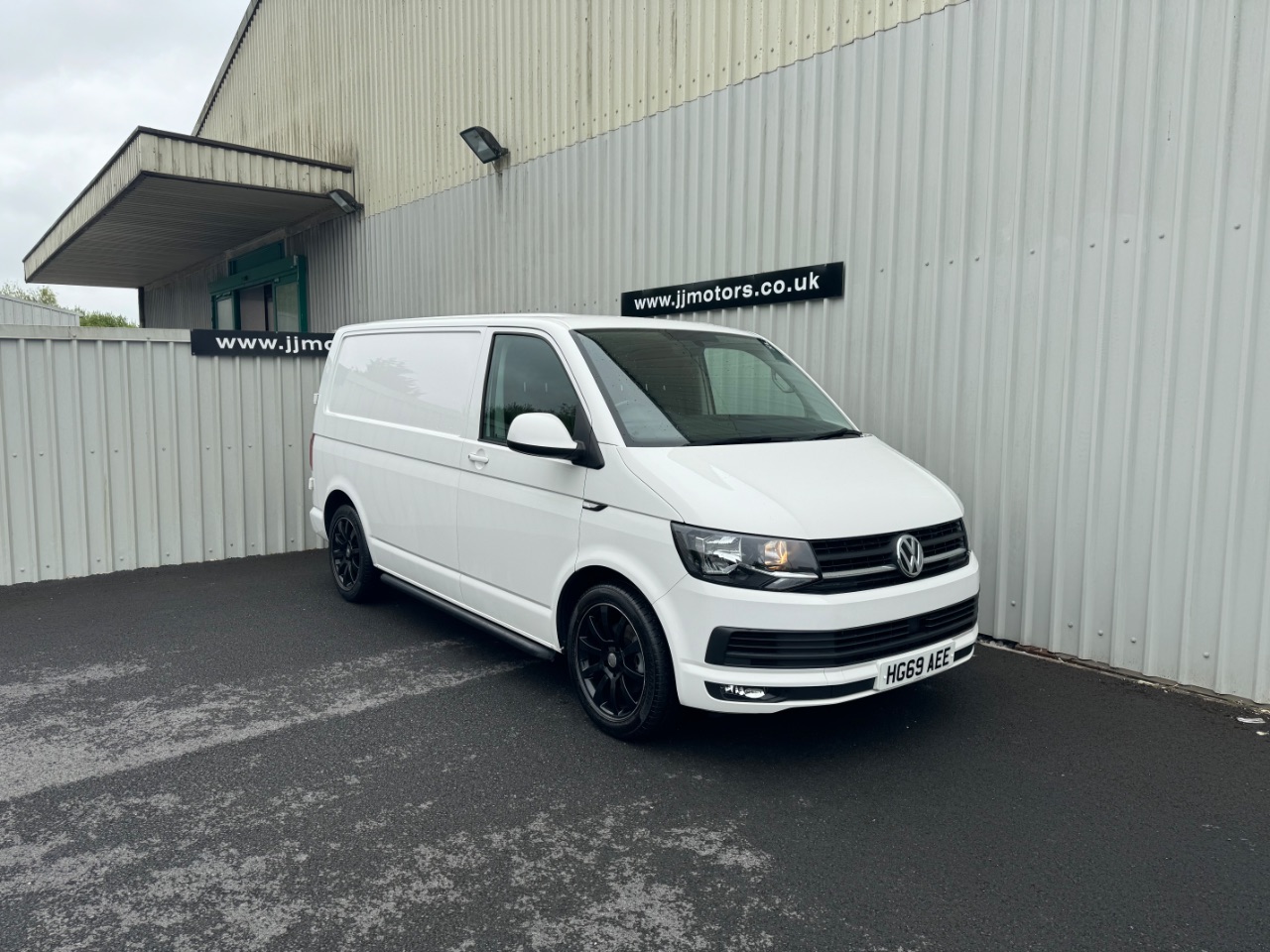 Main listing image - Volkswagen Transporter