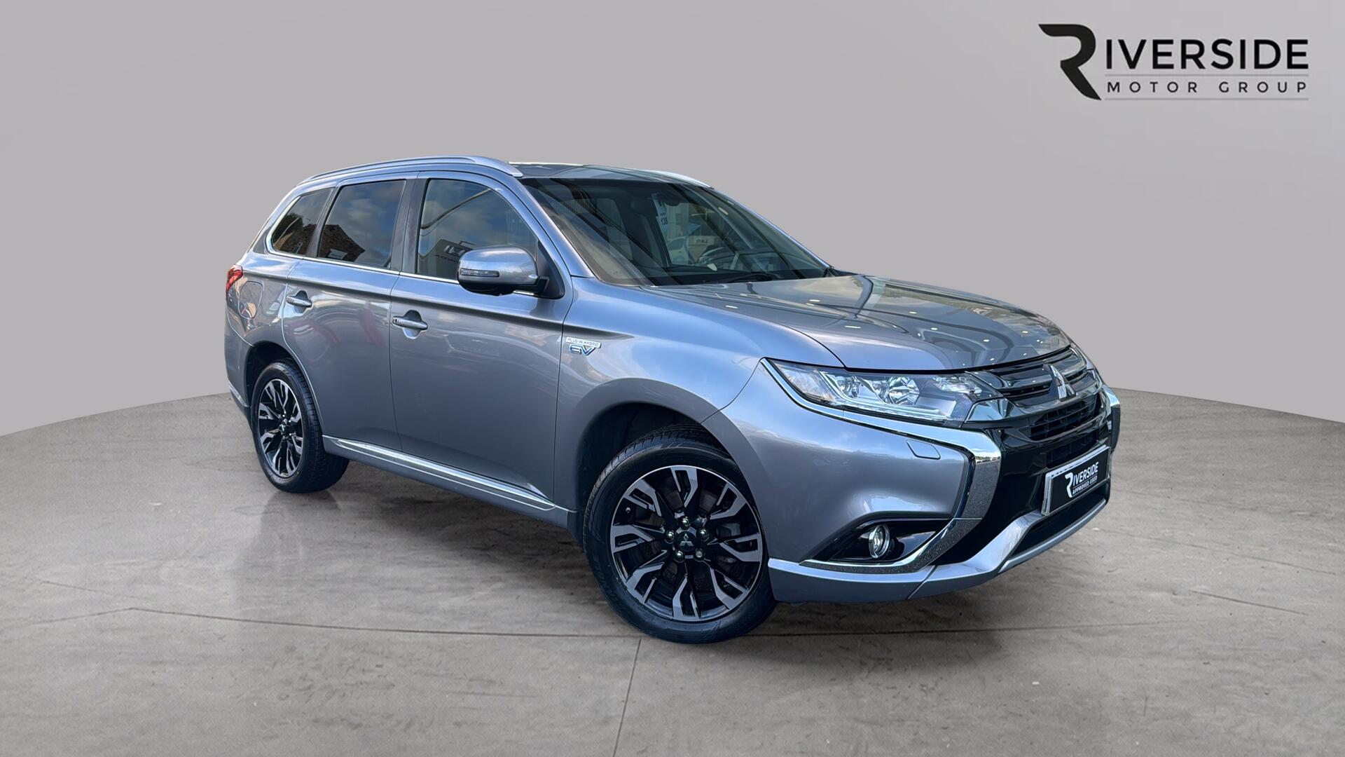 Main listing image - Mitsubishi Outlander