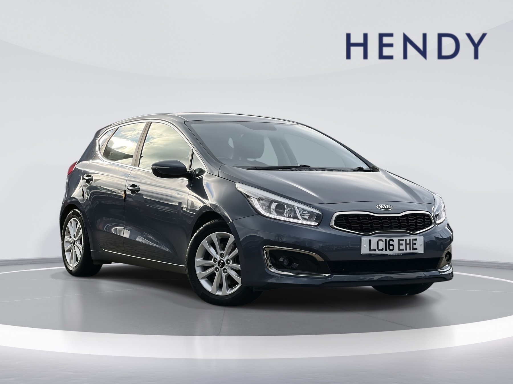 Main listing image - Kia Ceed