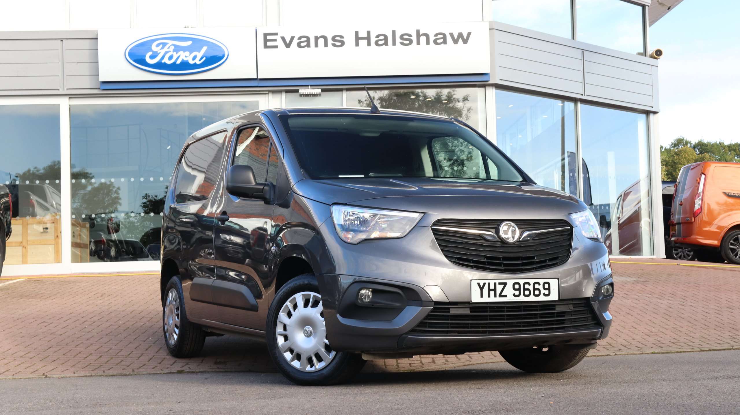 Main listing image - Vauxhall Combo Cargo