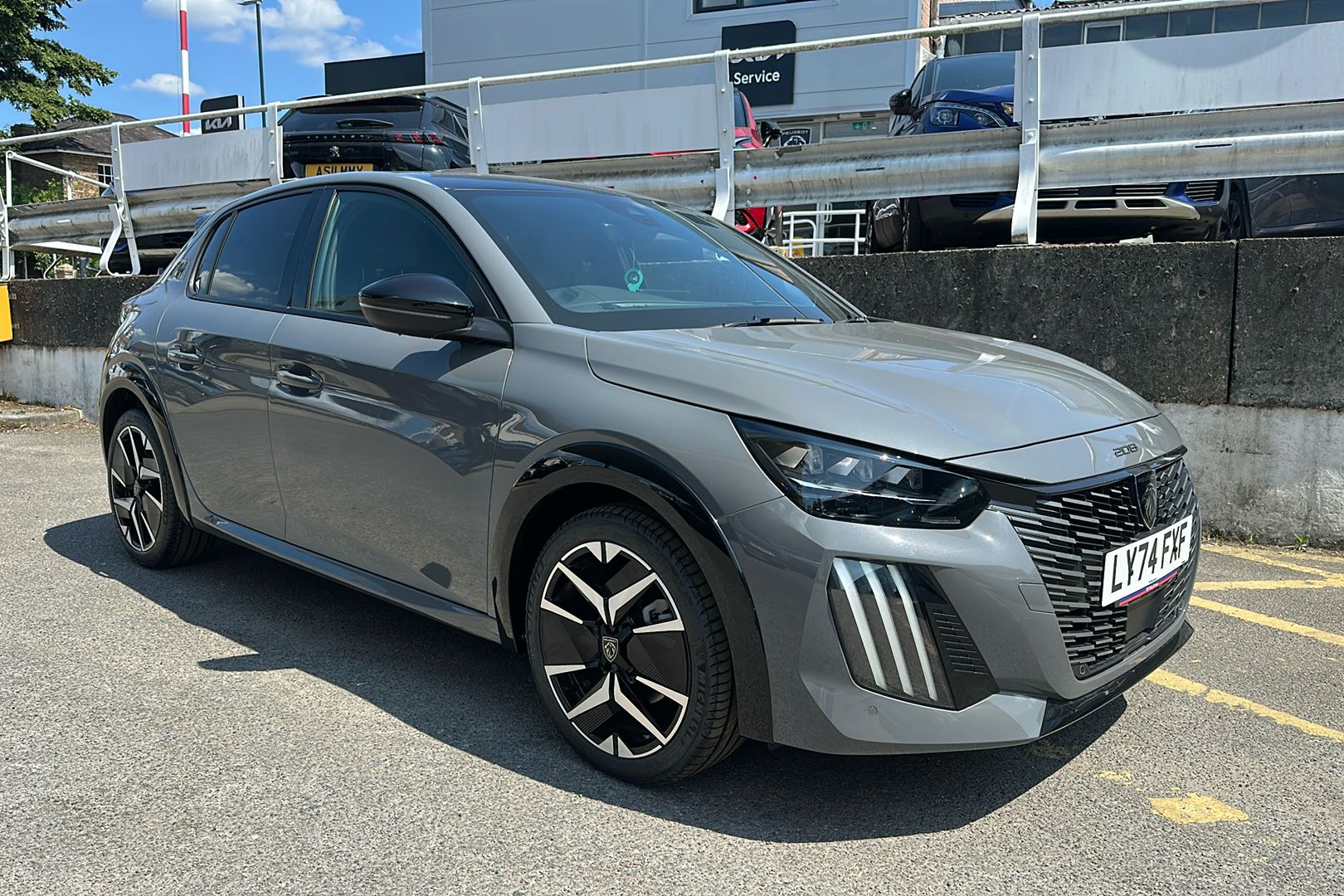 Main listing image - Peugeot 208