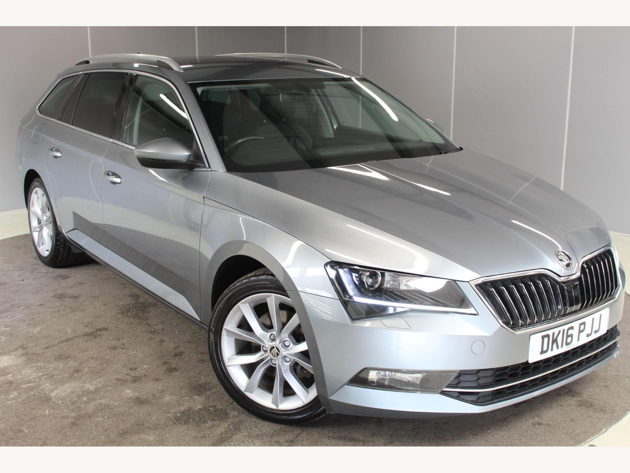 Main listing image - Skoda Superb Estate
