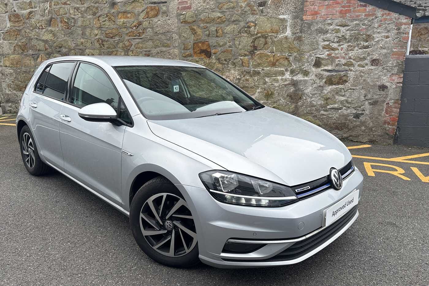 Main listing image - Volkswagen Golf