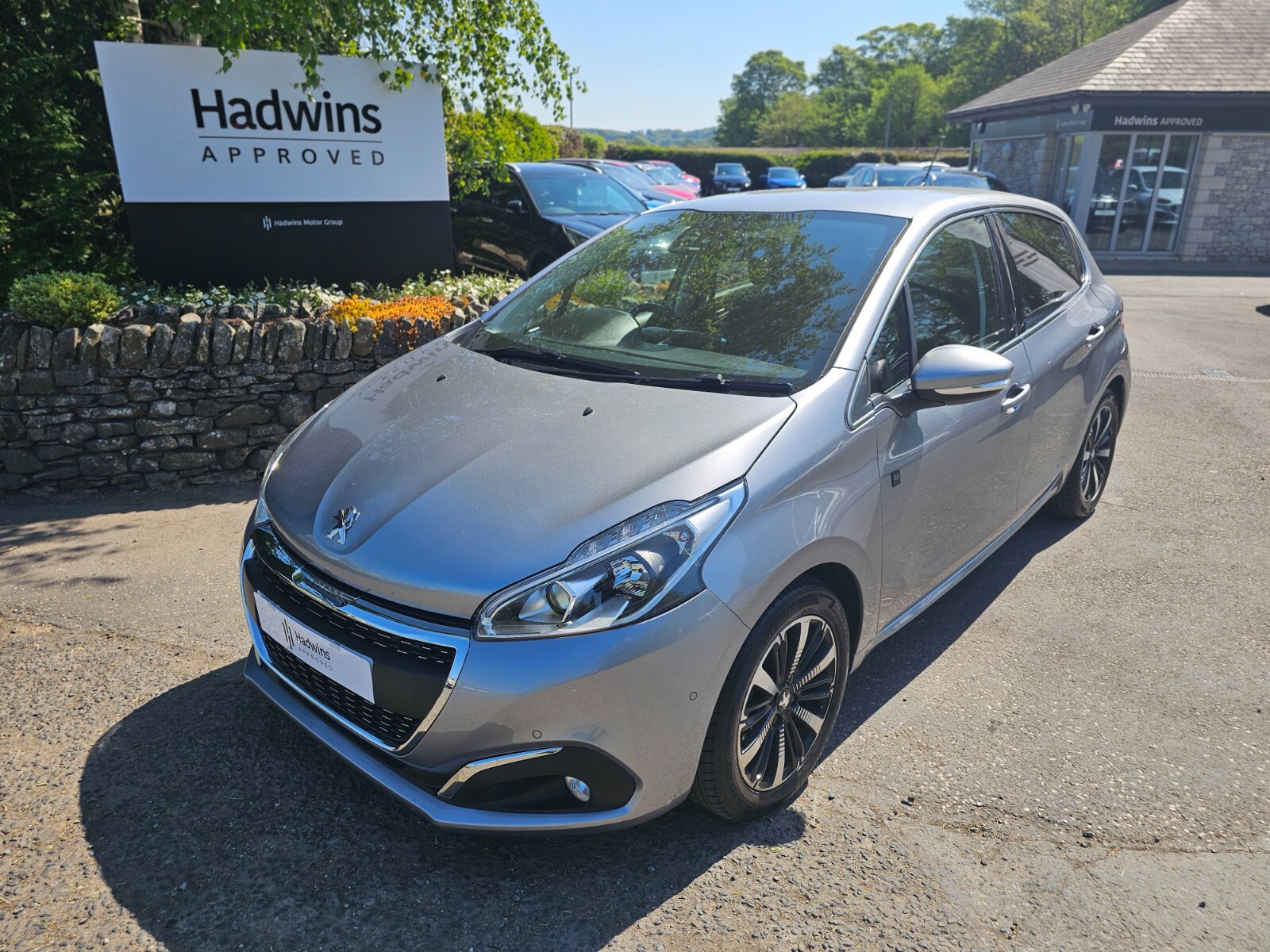 Main listing image - Peugeot 208
