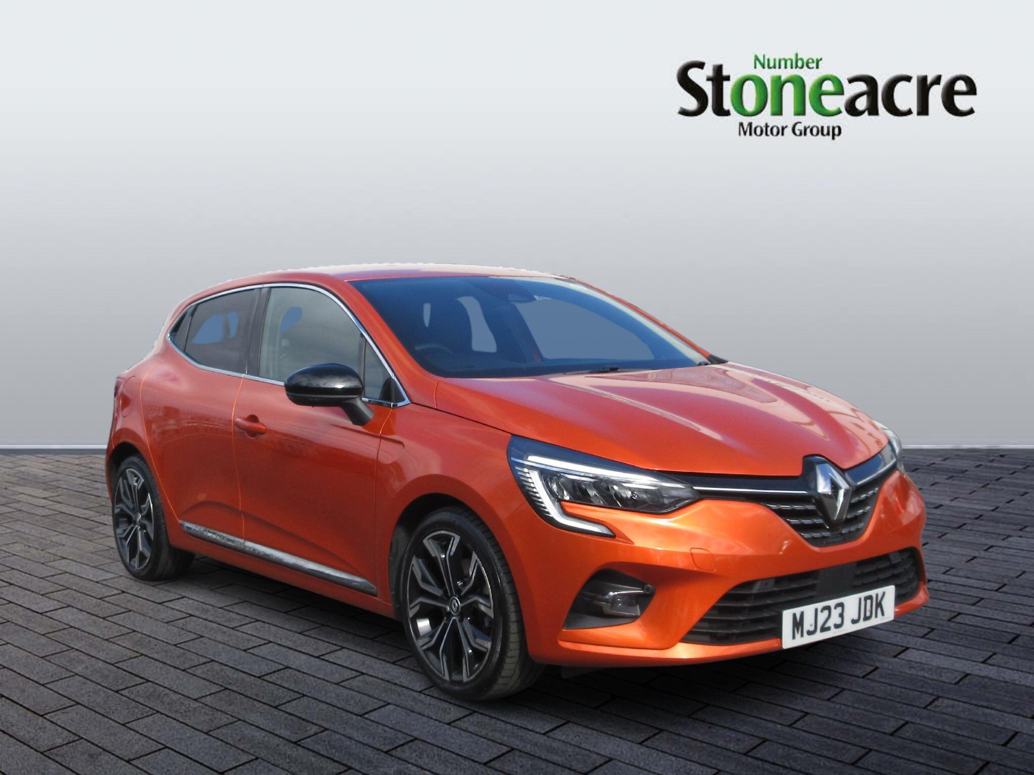 Main listing image - Renault Clio