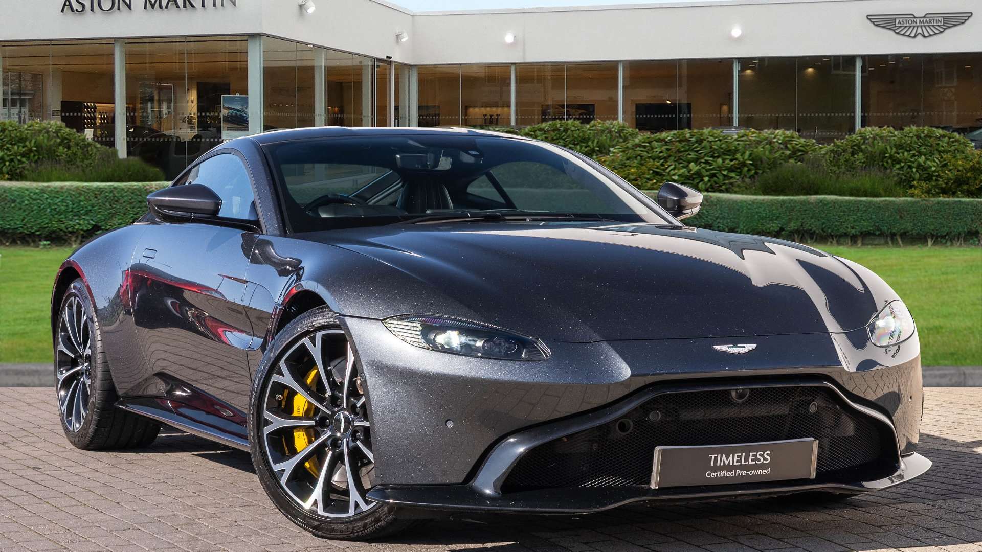 Main listing image - Aston Martin Vantage