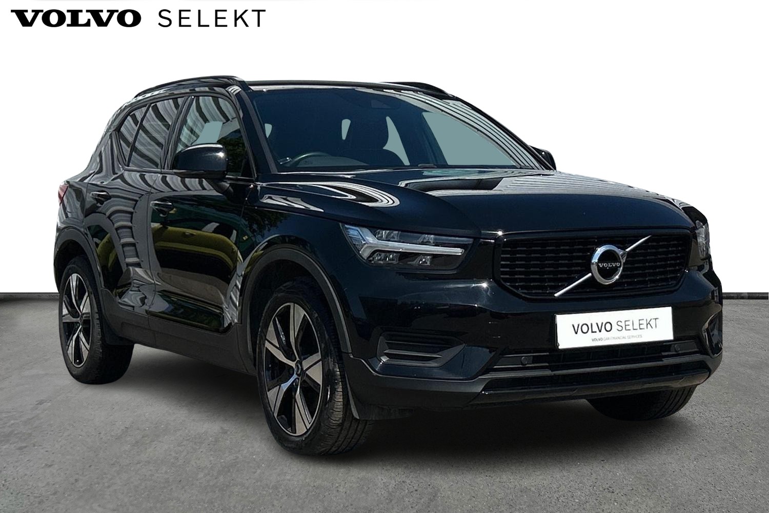 Main listing image - Volvo XC40 Recharge