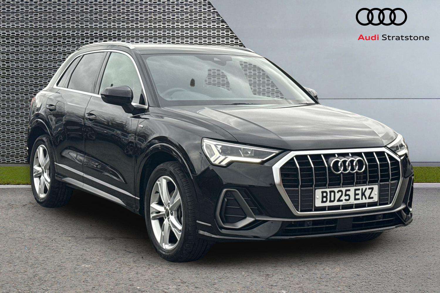 Main listing image - Audi Q3