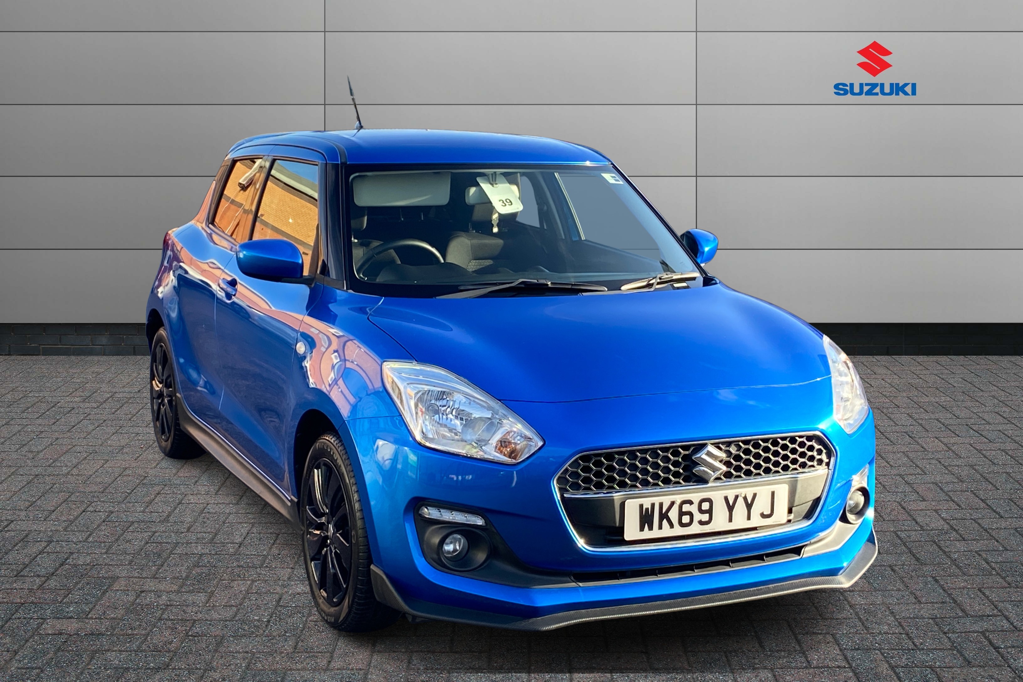 Main listing image - Suzuki Swift