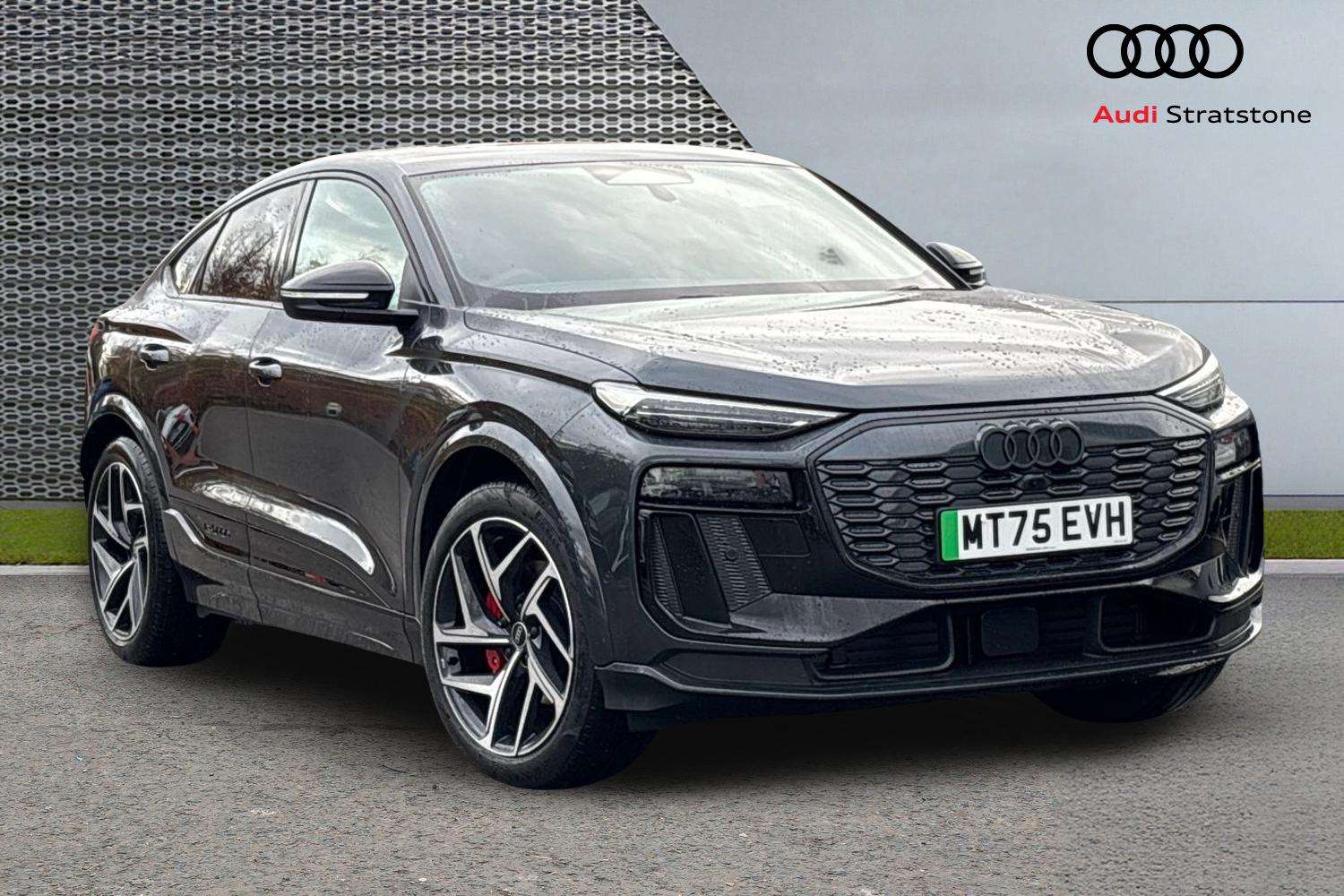 Main listing image - Audi Q6 e-tron