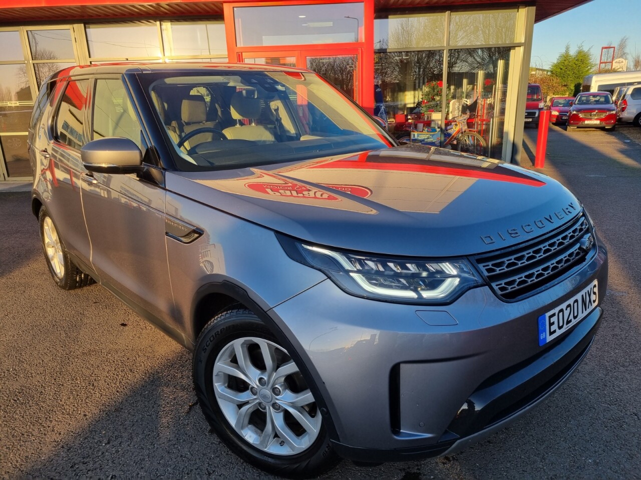 Main listing image - Land Rover Discovery