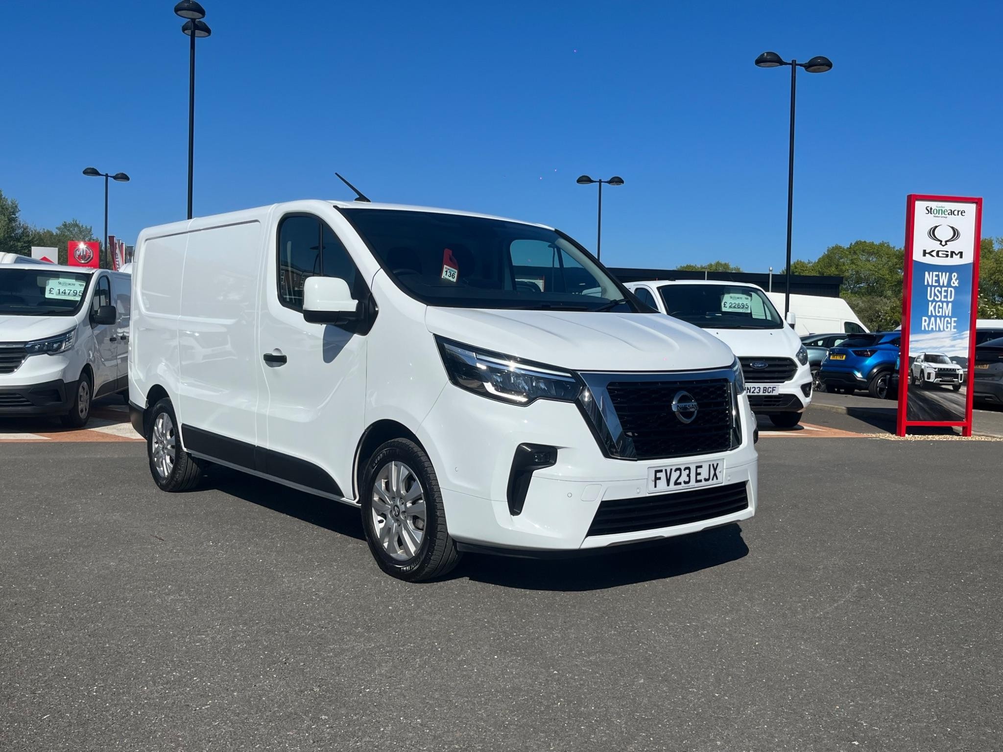 Main listing image - Nissan Primastar