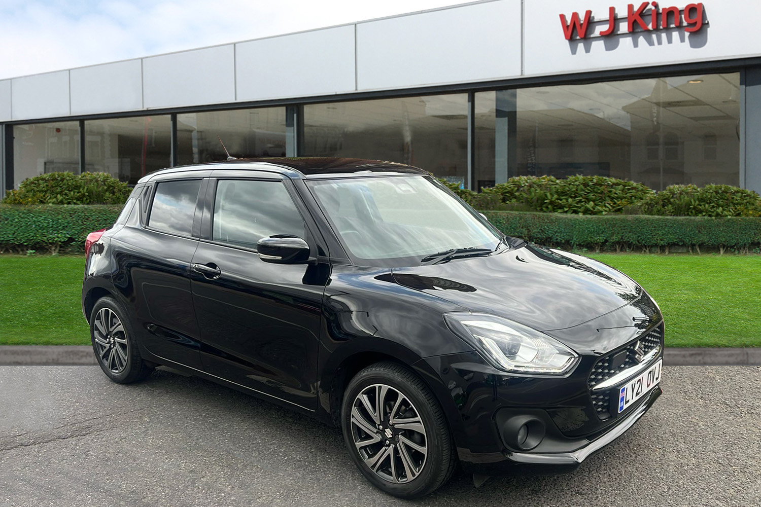 Main listing image - Suzuki Swift