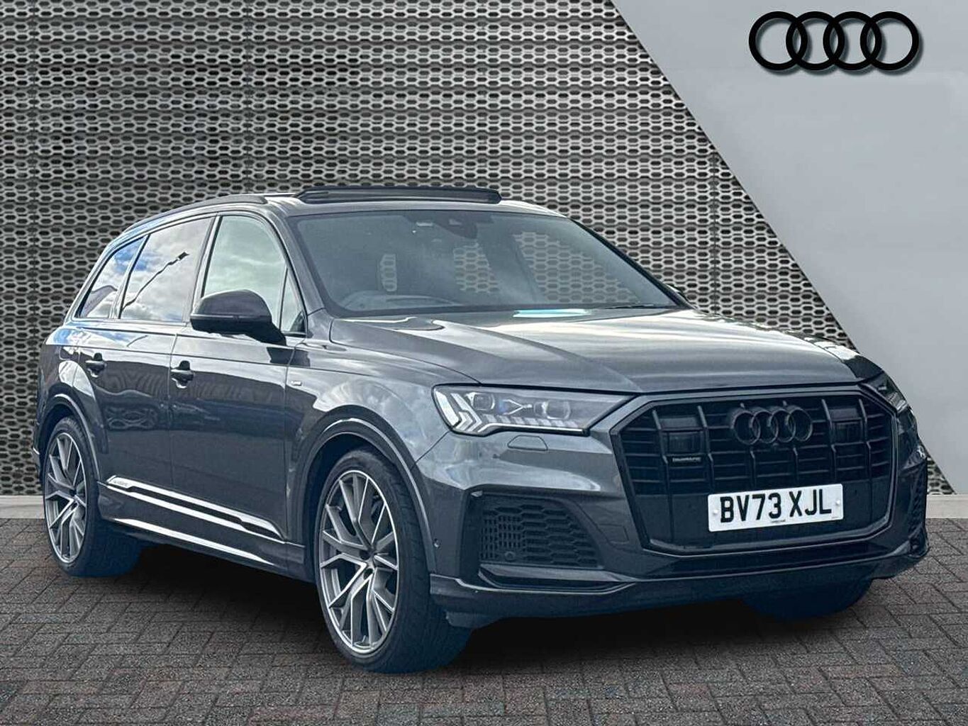 Main listing image - Audi Q7