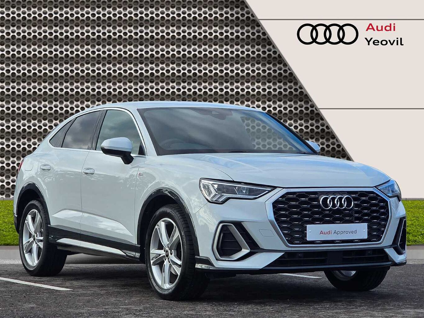 Main listing image - Audi Q3