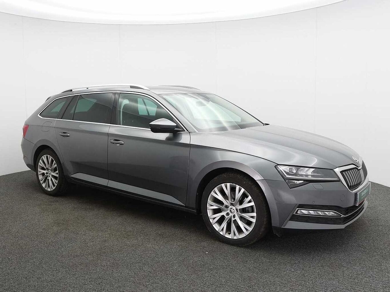 Main listing image - Skoda Superb Estate