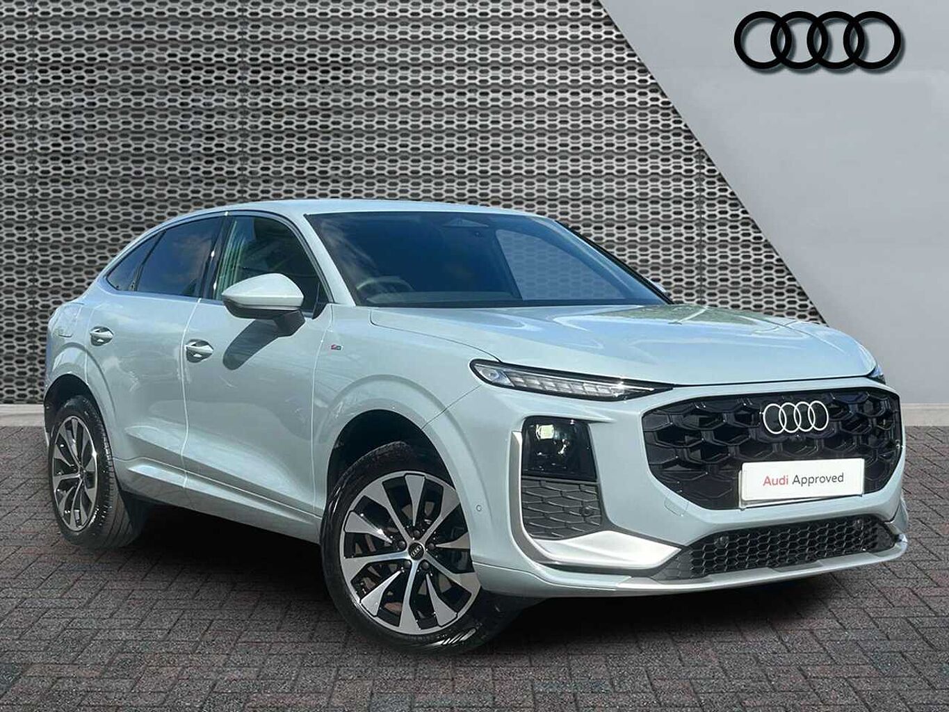 Main listing image - Audi Q3