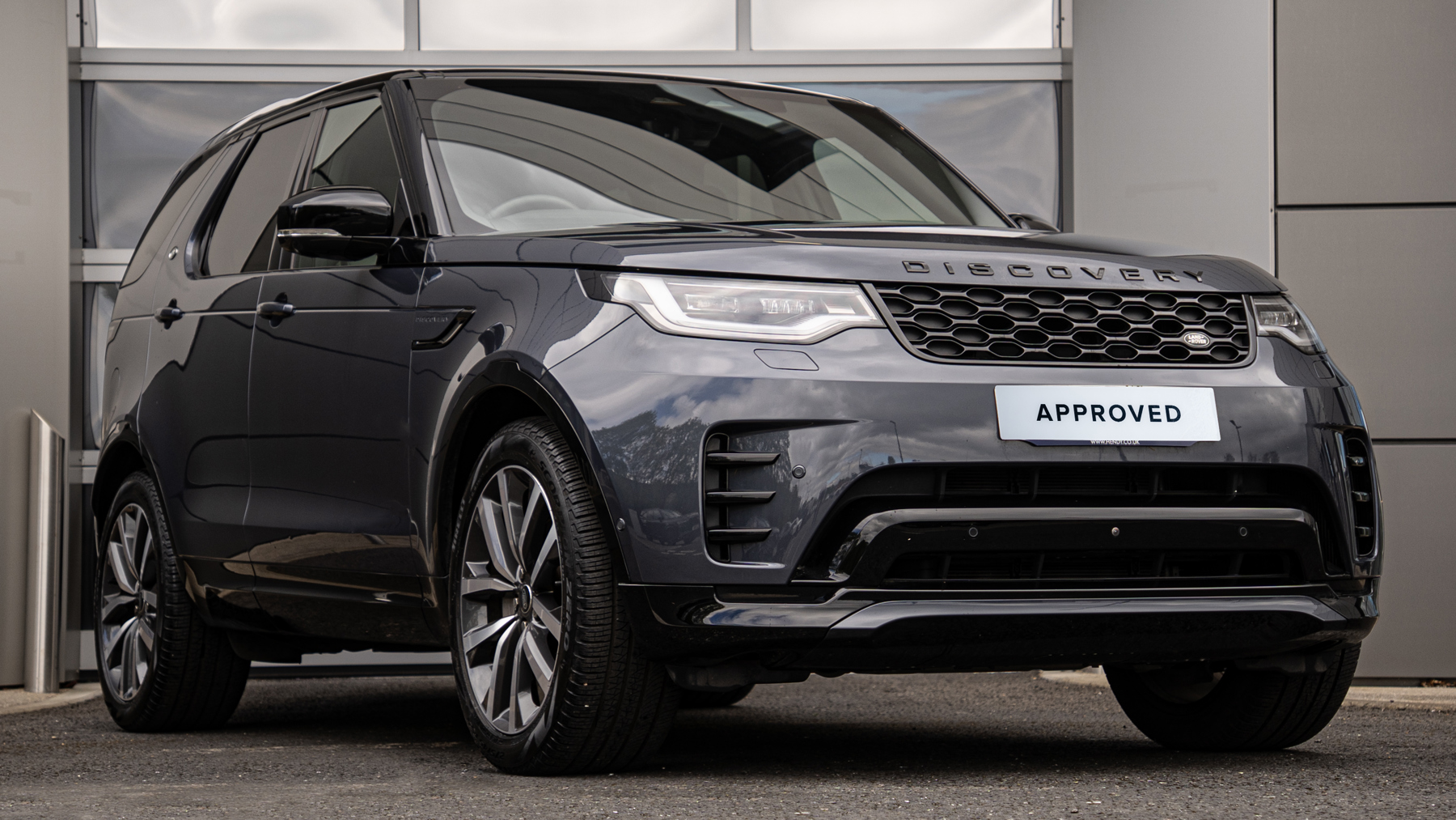 Main listing image - Land Rover Discovery