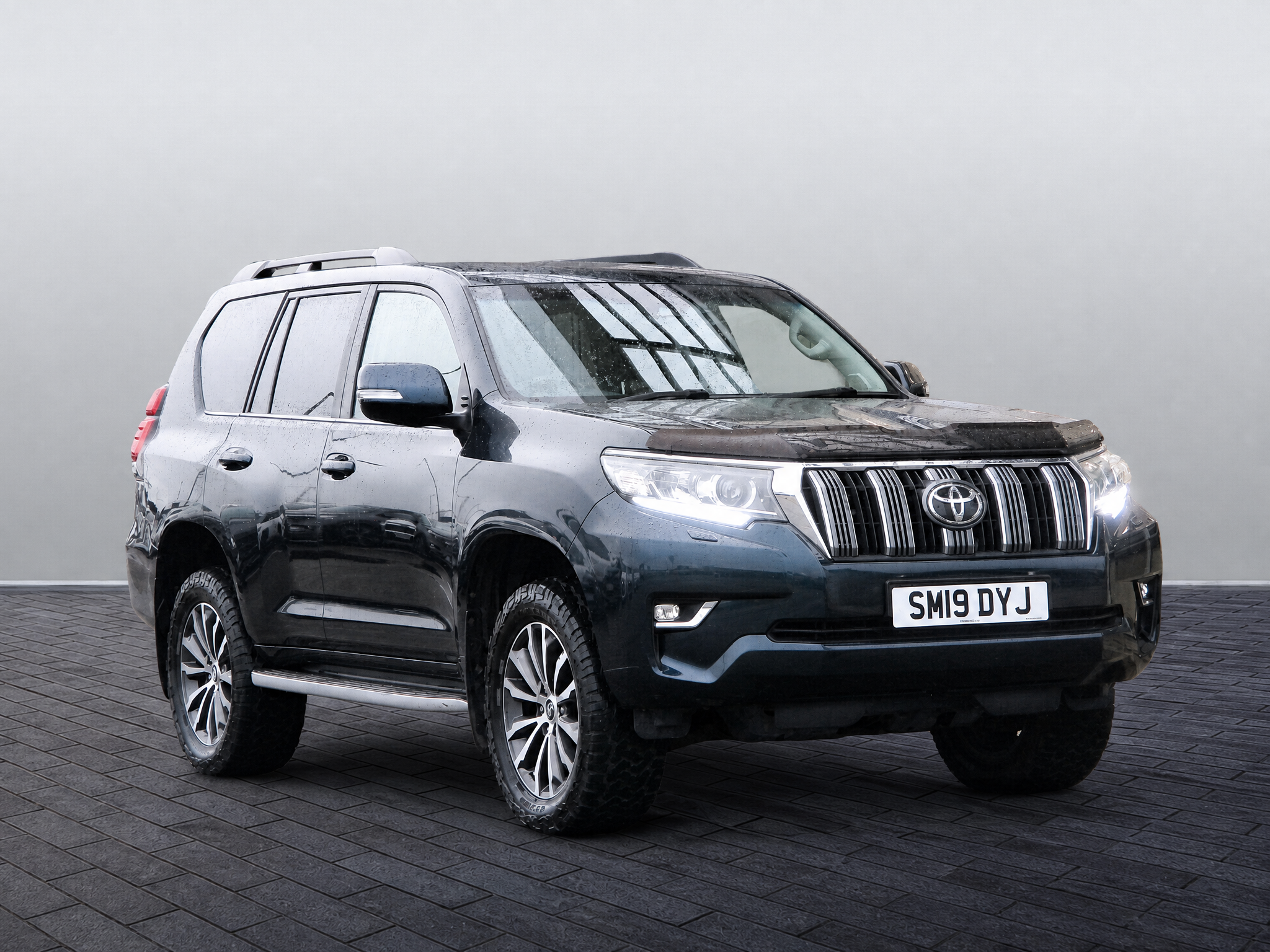 Main listing image - Toyota Land Cruiser