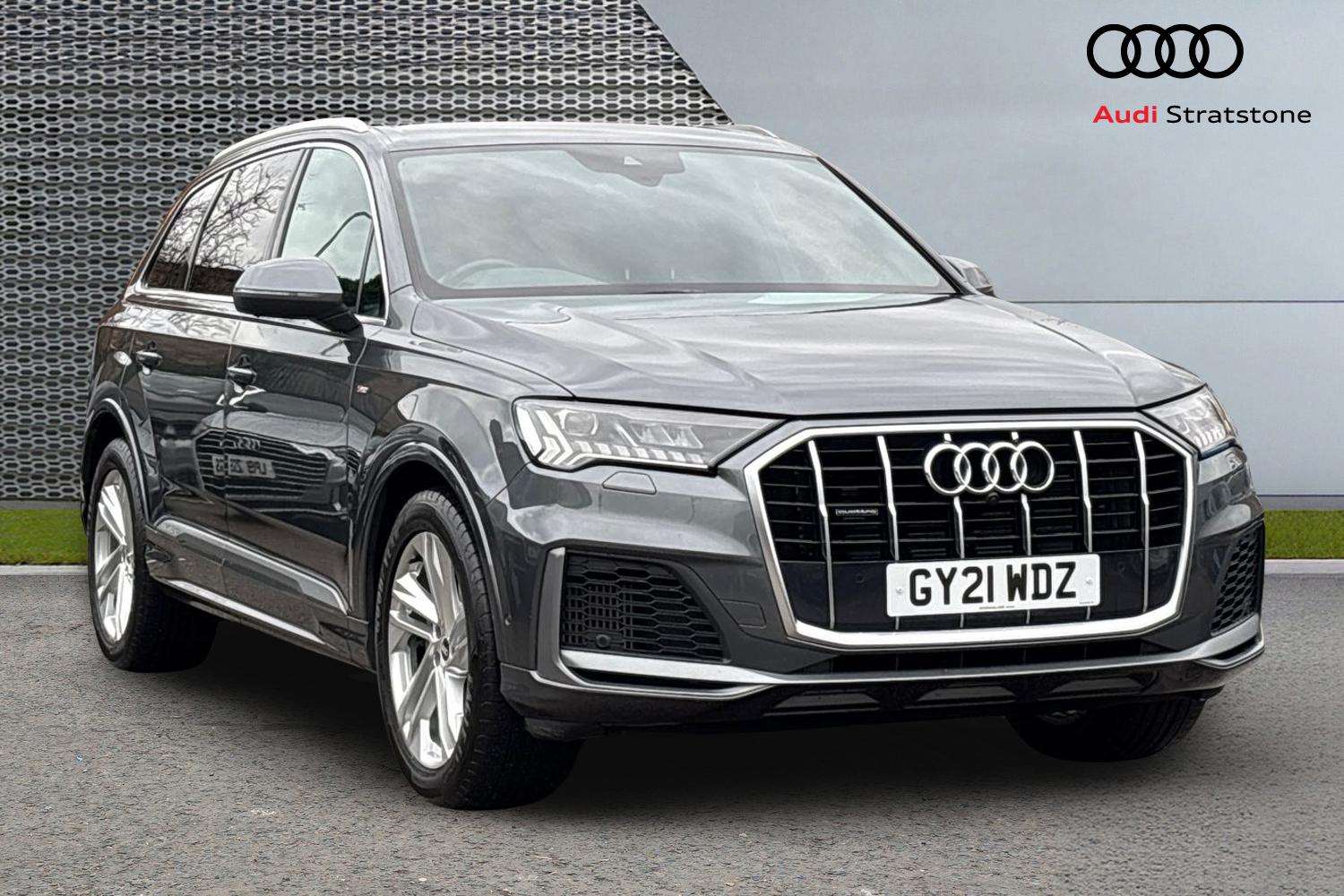 Main listing image - Audi Q7