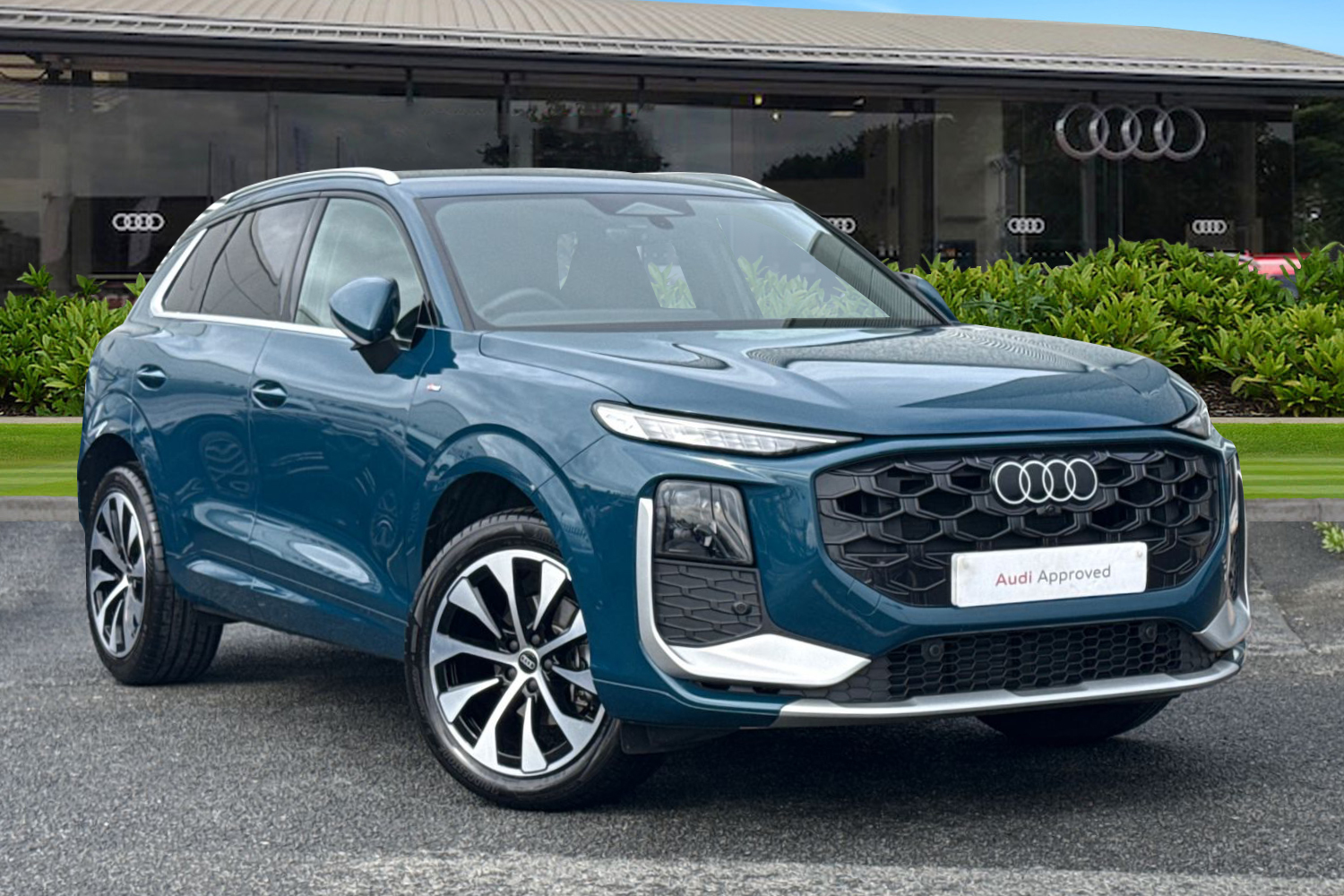 Main listing image - Audi Q3