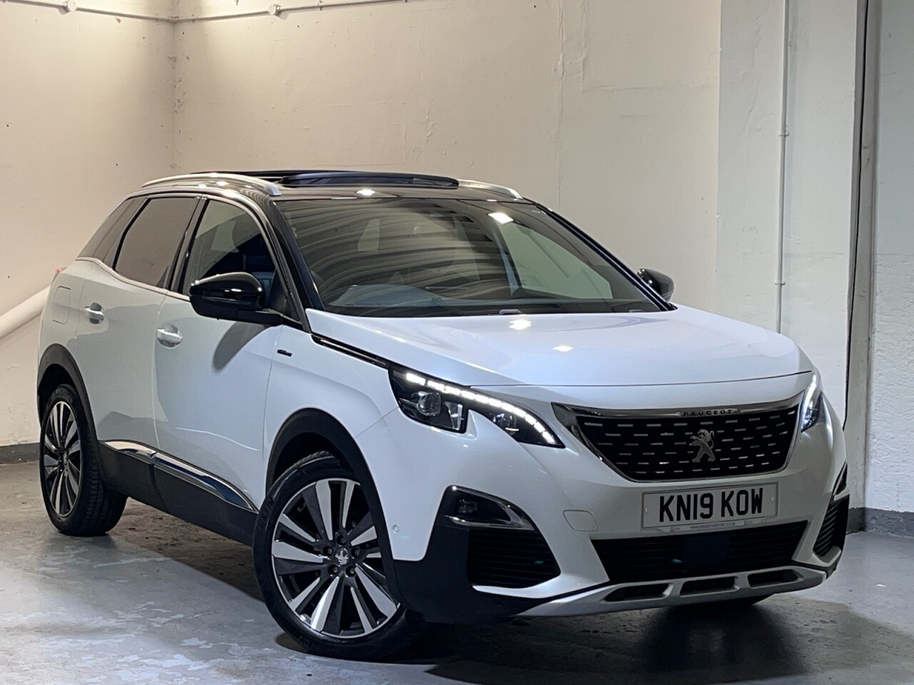 Main listing image - Peugeot 3008