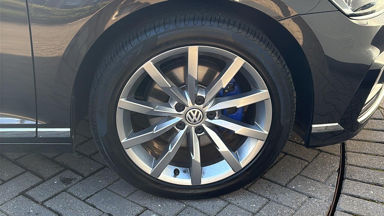 Main listing image - Volkswagen Passat