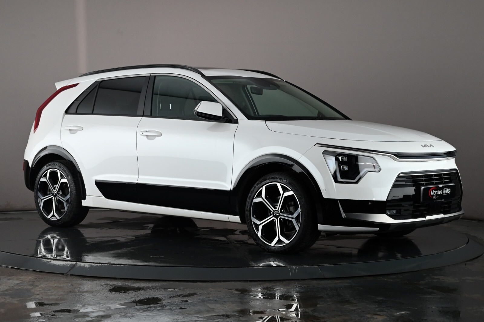 Main listing image - Kia Niro