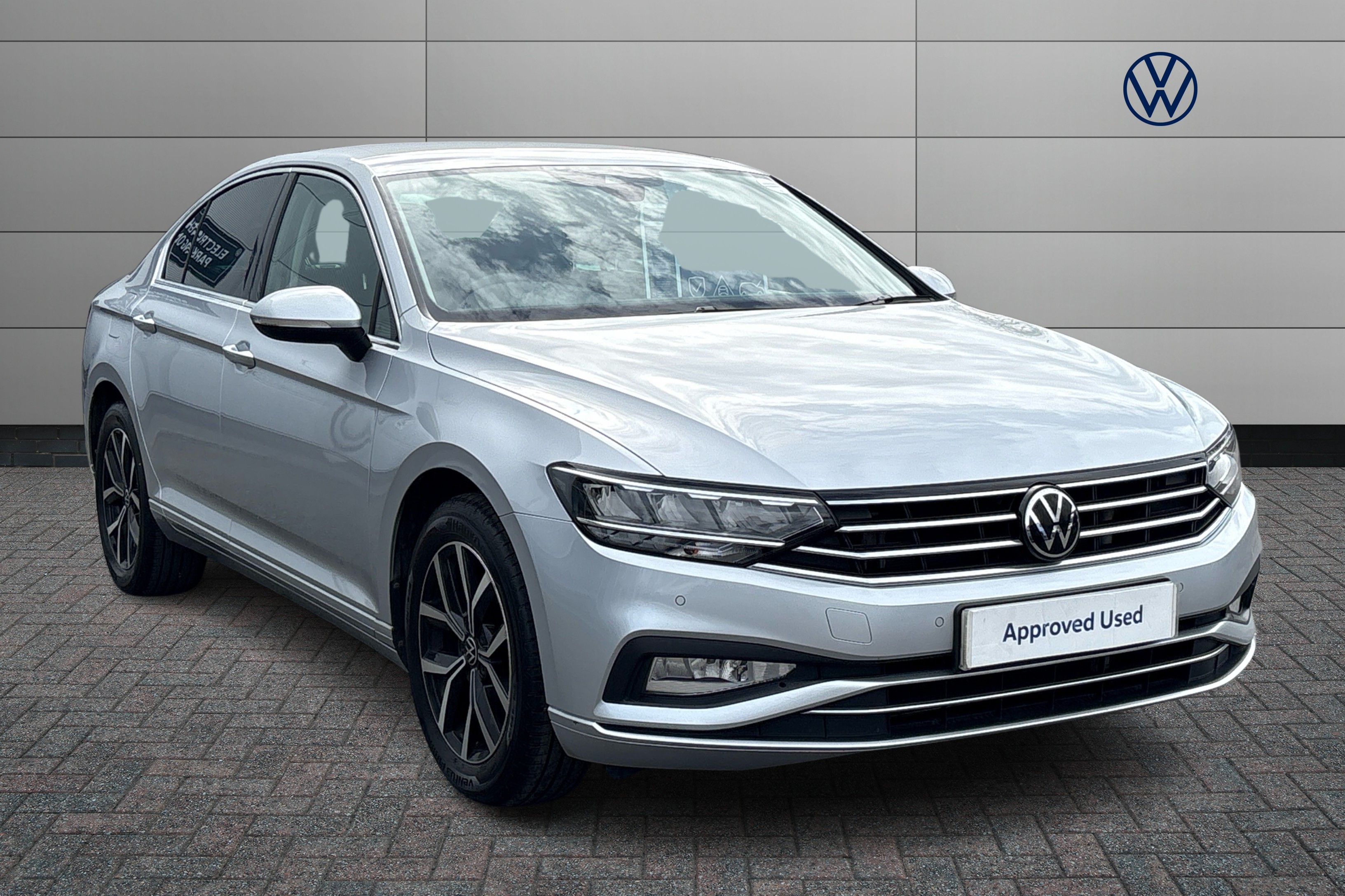 Main listing image - Volkswagen Passat